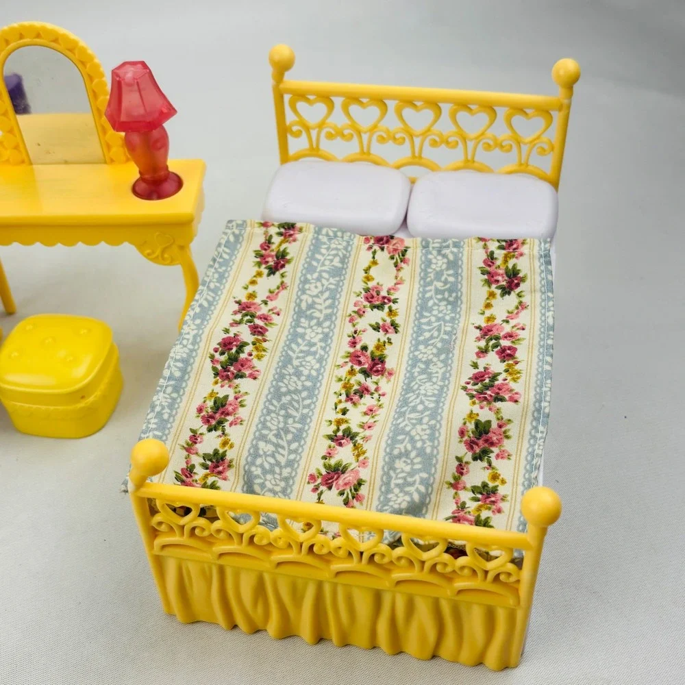 Caring Corners Dollhouse Furniture Lot Bed Vanity Bench Food Caring Corners